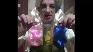 Bisexuelles Crossdresser Mark Wright liebt Schwanz und Muschi