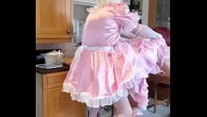 كارول وأليسون اثنان غريب الأطوار المخنثون في اللعب.
