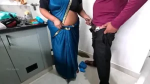 Desi Tamil Maid Sridevi kann nicht genug von diesem großen Bulldick bekommen