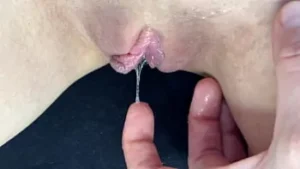 Squirting orgazm ve traşlı genç kedi 18Yo yoğun parmak - kapanış