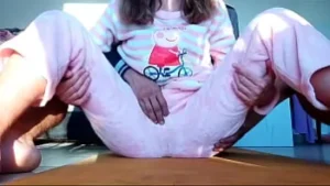 أبي الملاعين في سن المراهقة الحمار الضيق ، cums في الداخل